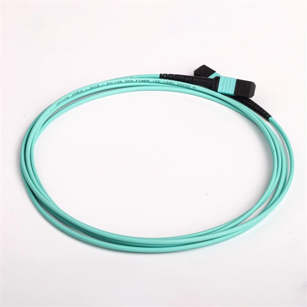 Connecting dual transceivers to a fiber optic switch